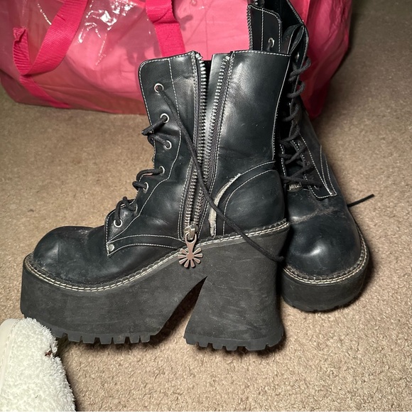 Dolls Kill Delia's Platform Combat Boots - Picture 2 of 4